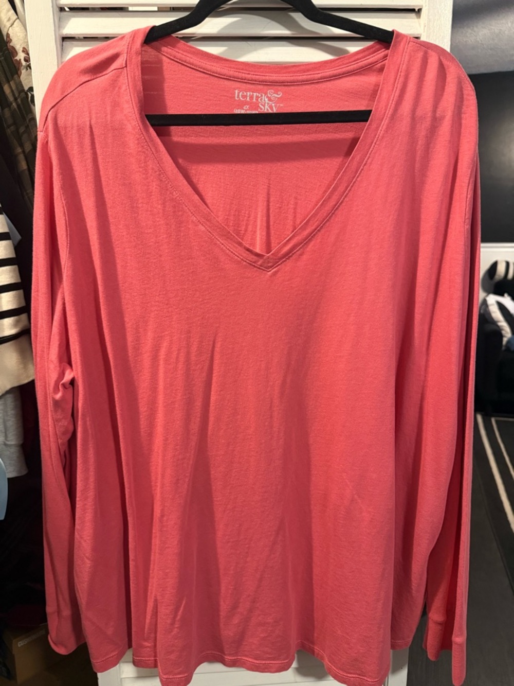Terra & Sky Coral V-Neck Long Sleeve Top